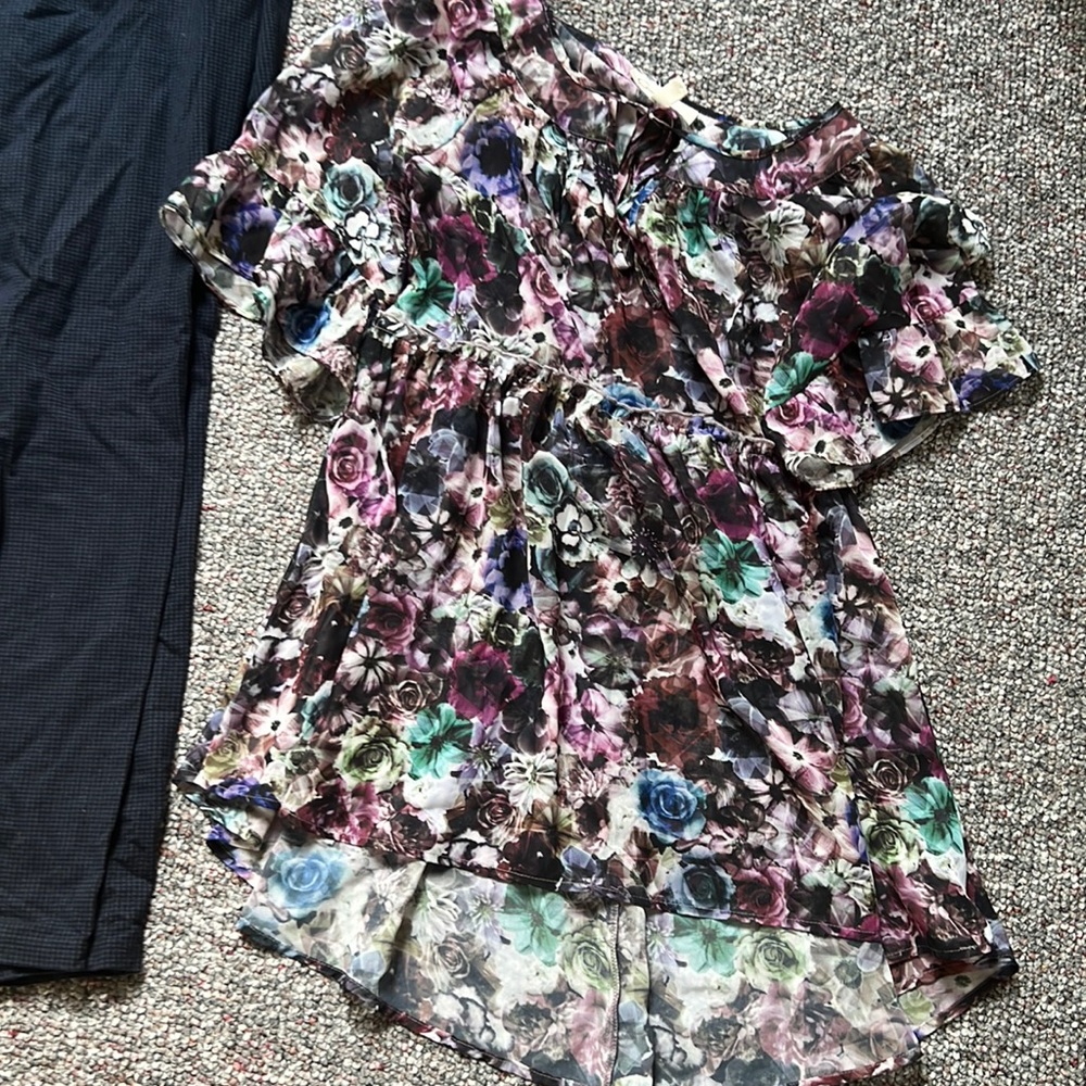 Maternity clothes lot of 8 size small and medium